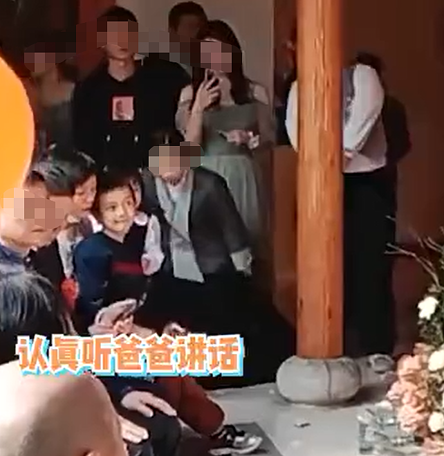 汪涵杨乐乐参加亲戚婚礼，7岁儿子罕露面，身材颀长颜值出众 - 4