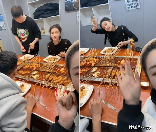 赵本山女儿带男友吃麻辣烫！大口吃串动作豪迈，招呼男友跟人互动 - 2