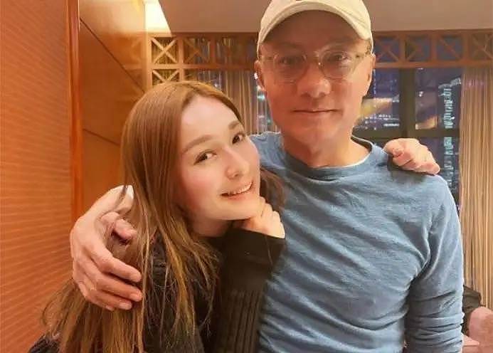 61岁港星林俊贤晒热舞视频，大女儿罕见出镜，26岁的她曾参选港姐 - 6