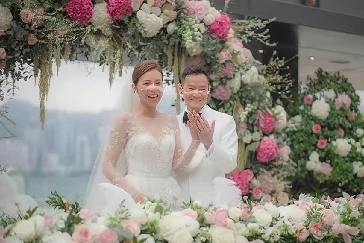 恭喜！香港著名女星结婚一周年补办中式婚礼，全程直播激动到飙泪 - 6