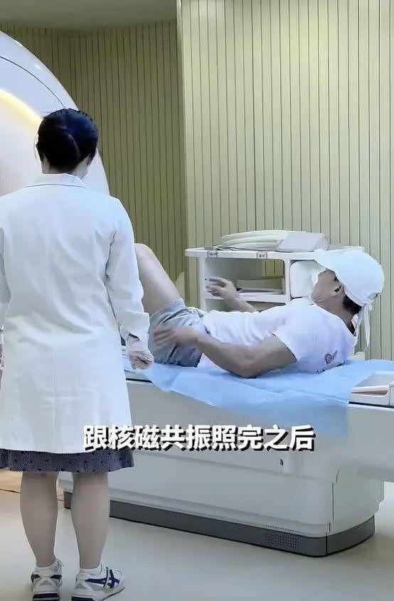 刘畊宏被迫停止跳操！脚部受伤严重需坐轮椅，两年半努力一夜归零 - 3
