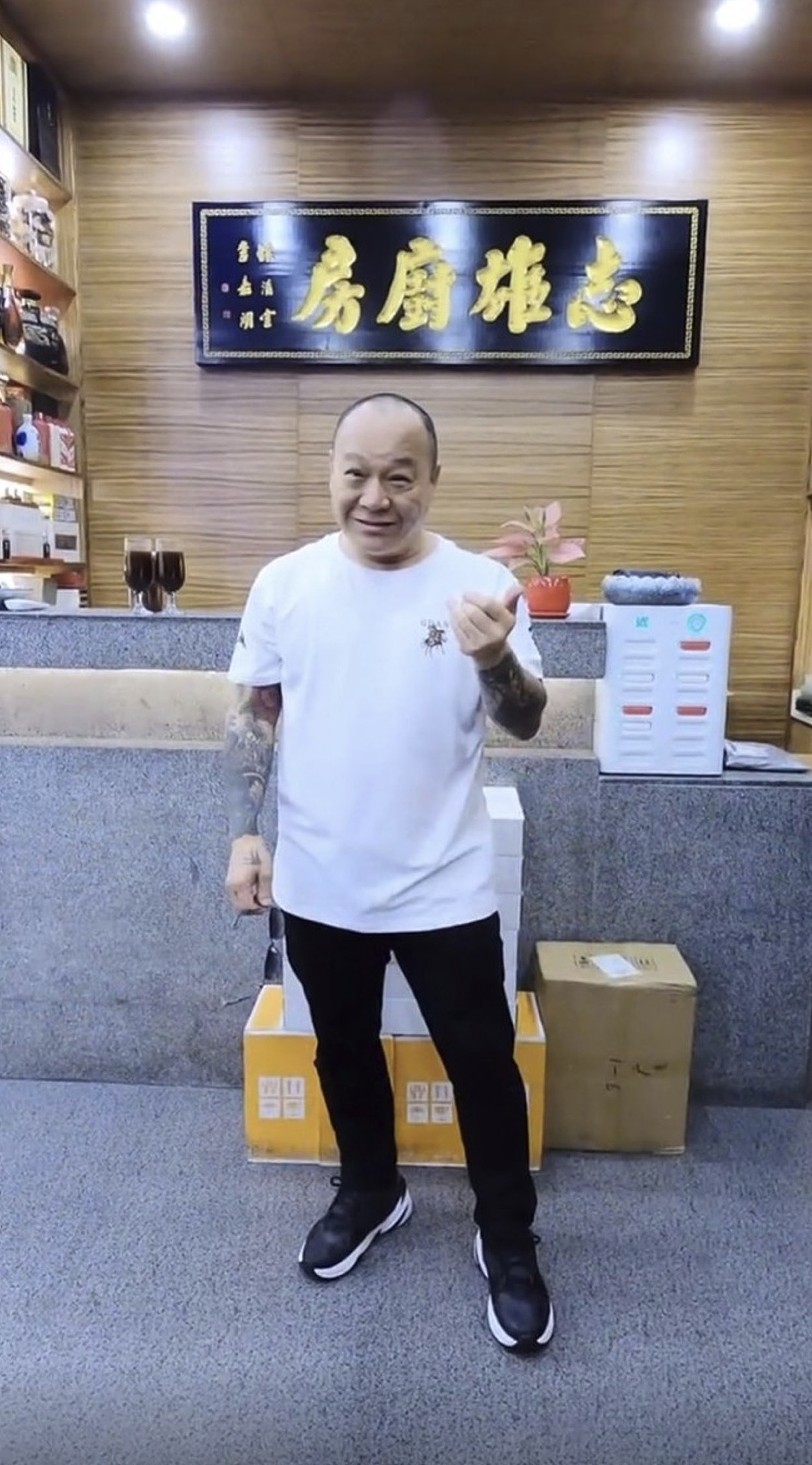 67岁吴志雄内地再开新餐厅，招工被吐槽薪资低，服务员月薪四千起 - 8