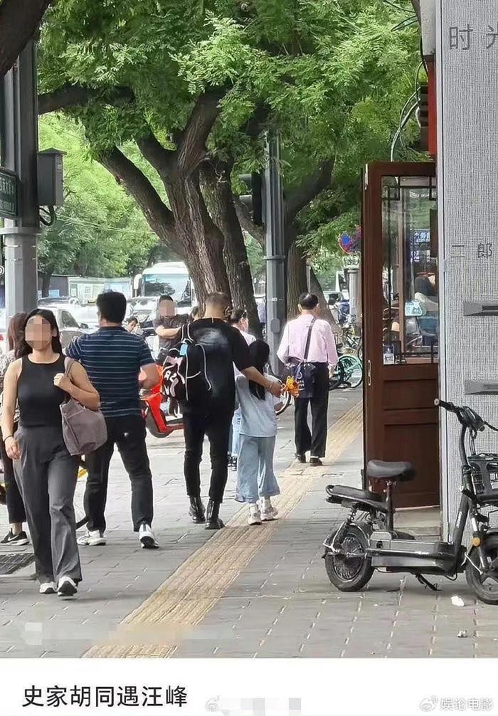 汪峰被偶遇带熙熙日本购物，疑似二女儿也在，和女儿们关系好好 - 5