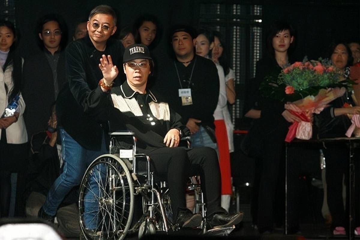 香港知名歌手近况曝光！独自住养老院，瘫痪20年以轮椅代步 - 7