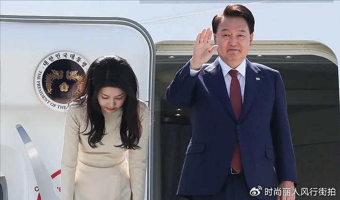 韩国第一夫人结束访问中亚三国！穿黑白灰抵达韩国，脸怎么浮肿了 - 13
