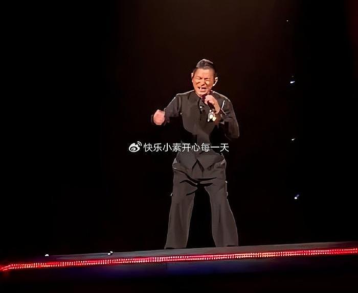 刘德华深圳巡演摔倒，手部擦伤流血，受伤后微笑向歌迷道歉 - 14