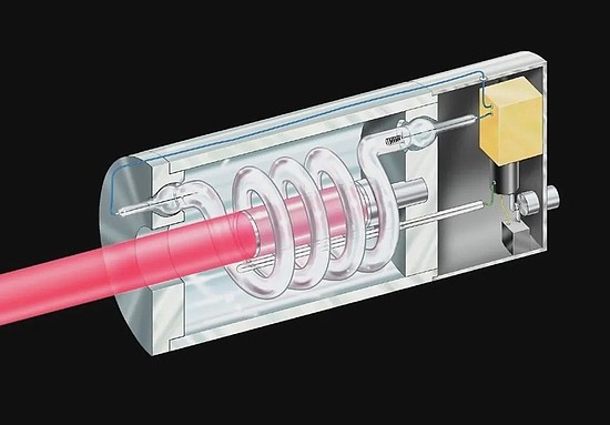 　红宝石激光器。| Wiki