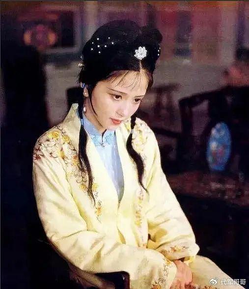 她被誉为“江南第一美人”，出道多年不接吻戏，当红时嫁给初恋很幸福 - 6
