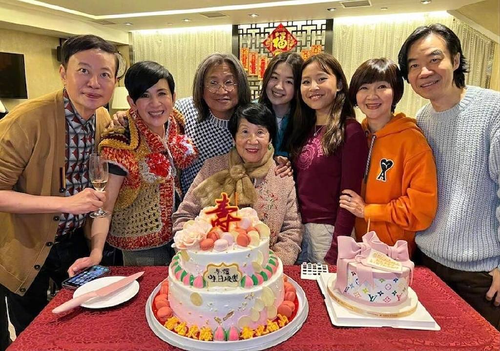 离婚7年后首同框！TVB出炉视后新戏获前夫到场支持，网友感惊讶 - 6