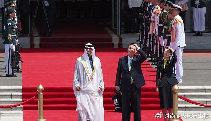 阿联酋总统访韩！韩国第一夫人又把人美到，穿套装扎着马尾太嫩了 - 10