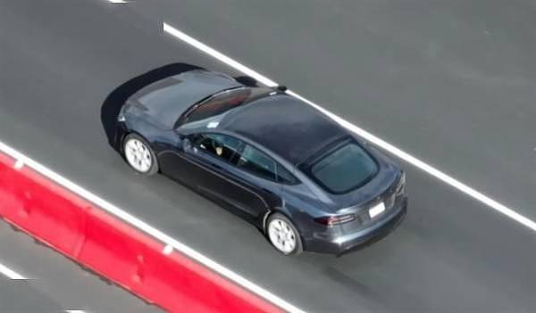 新款特斯拉Model S实车曝光 全新样式尾灯抢眼：2022年上市 - 3