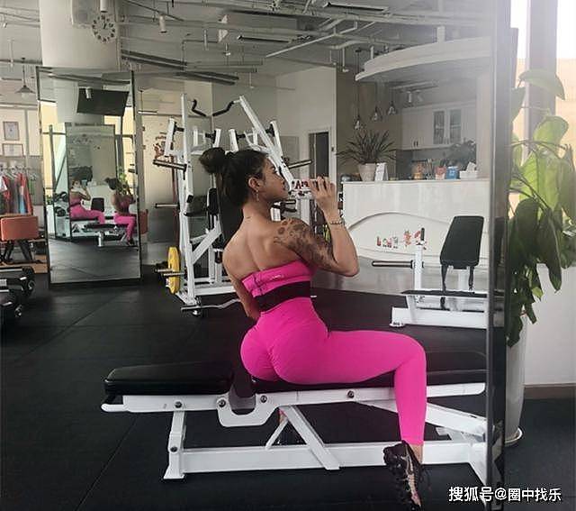 杭州小个子女孩爱健身，体重三位数，都说她胖对了地方 - 5