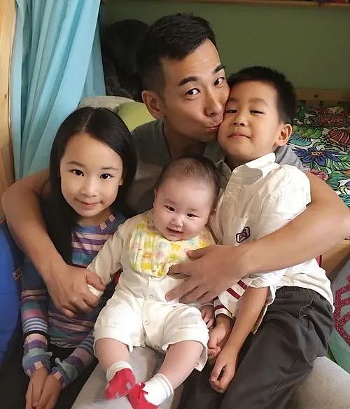 7组三胎家庭：赵文卓富养孩子，黄磊被指重男轻女，张艺谋被罚款 - 6