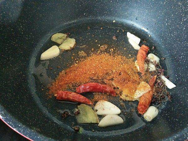 大虾别光用水煮，一道快手菜，10分钟搞定，好吃到舌头都要化了！ - 6