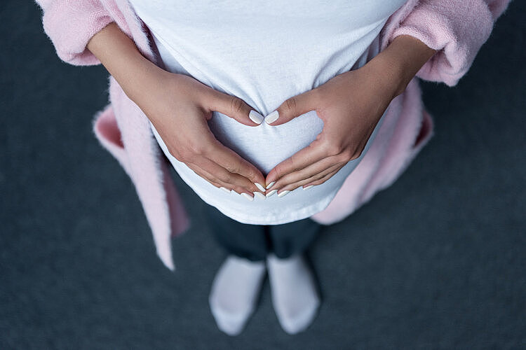 孕期肚子不显怀，是胎宝宝发育不良？医生辟谣：真正的原因有4点 - 2
