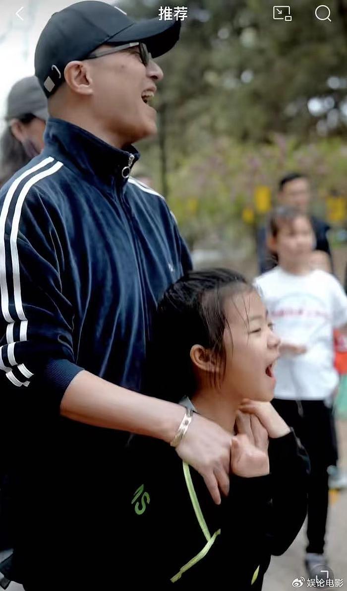 汪峰参加女儿运动会，亲子活动不亦乐乎，父女情深画面催泪 - 1
