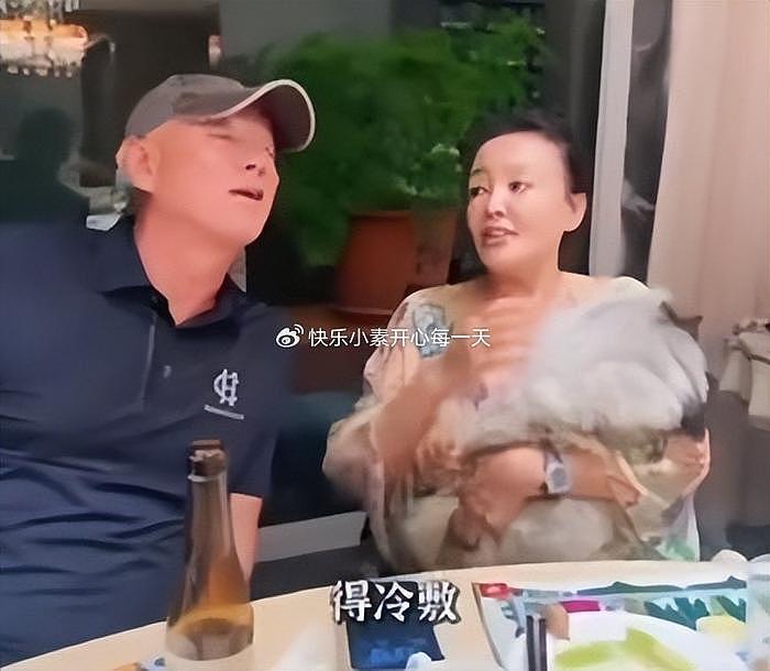 汪小菲带小梅探望张兰，小梅喝矿泉水拒绝香槟，疑似已经怀孕 - 3