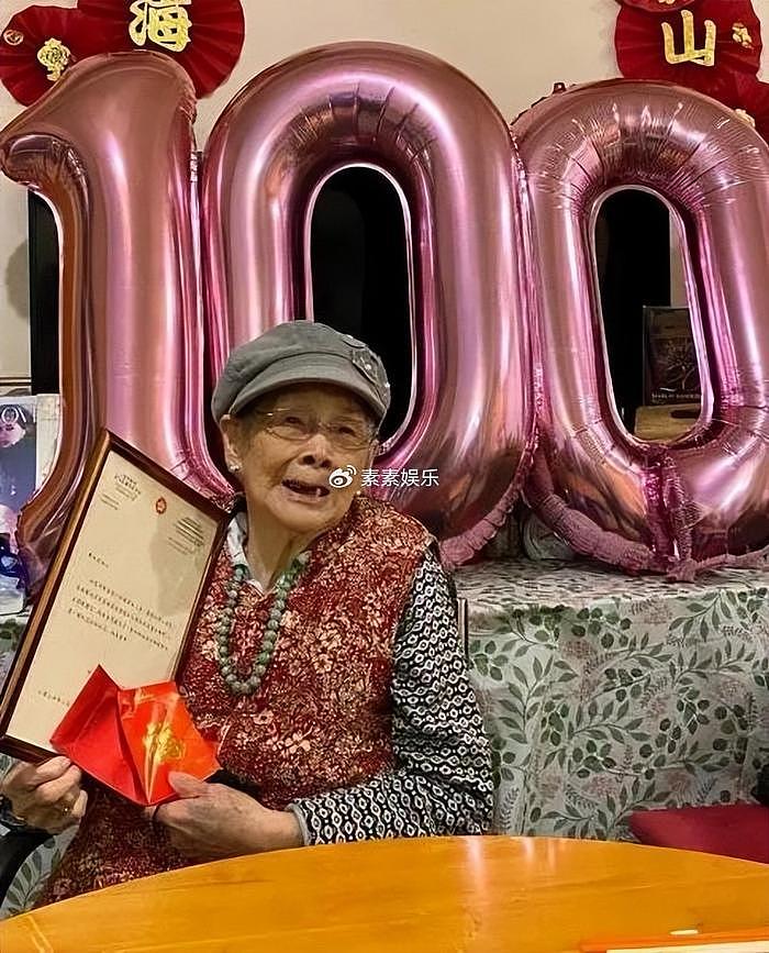 梅艳芳母亲提前庆祝100岁，戴佛珠吃寿桃，希望还能再活20年 - 3