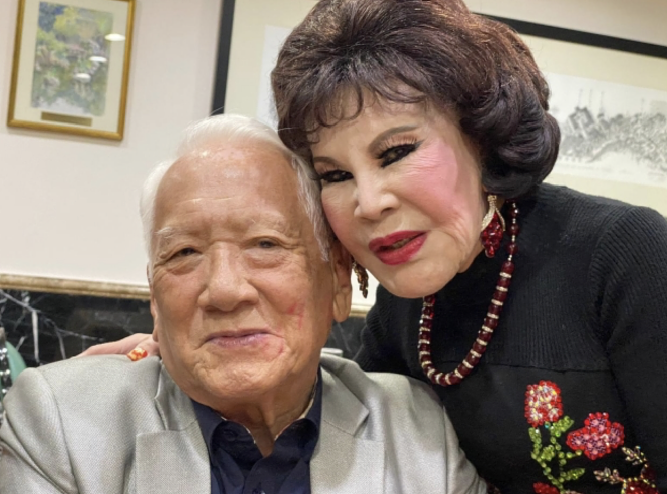 黄夏蕙设宴庆祝88岁生日，85岁丈夫罕见露脸，两人结婚38年仍恩爱 - 5