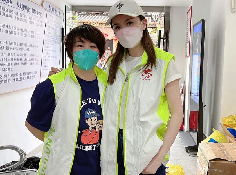 广州疫情下的港星：有人当防疫志愿者，TVB视帝排队做核酸无人识 - 14