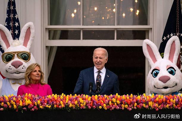 拜登夫妇在白宫庆祝复活节好欢乐！充满童趣，夫人穿粉色大衣惊艳 - 14