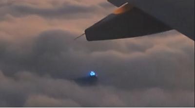 9100米高空拍摄到幽蓝色UFO，真相是楼顶的LED灯？