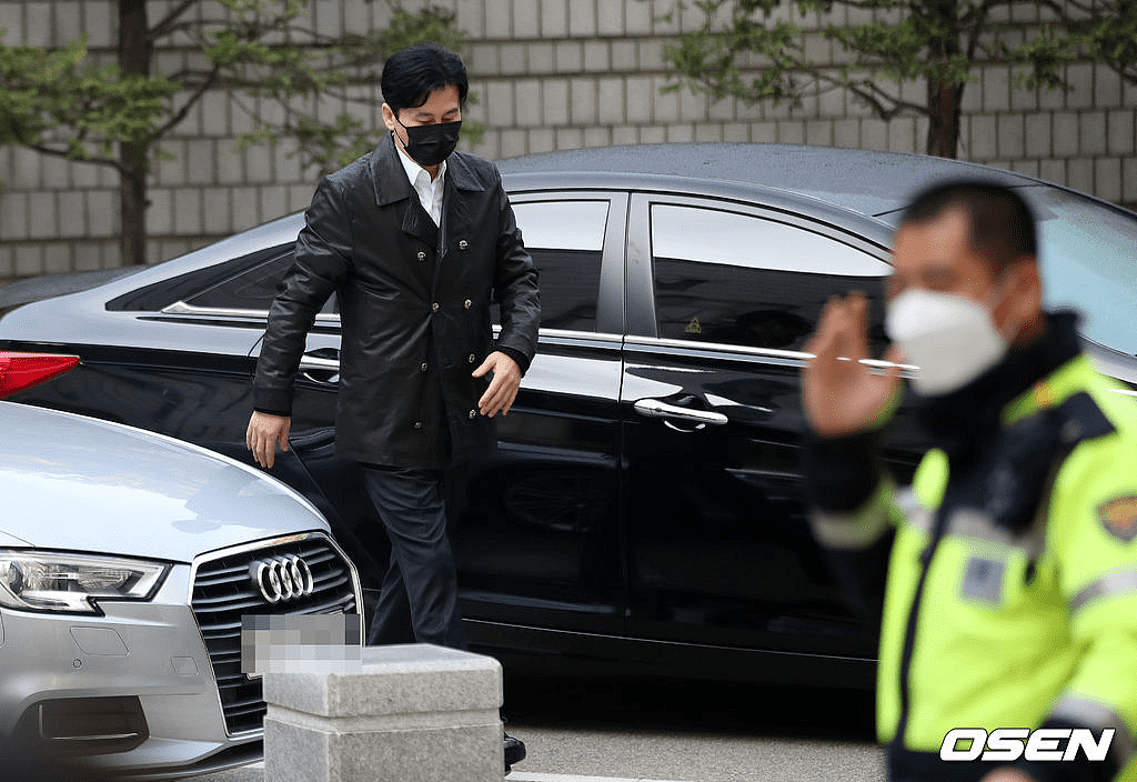 YG娱乐公司原代表梁铉锡涉嫌干预警方调查出庭受审 - 1