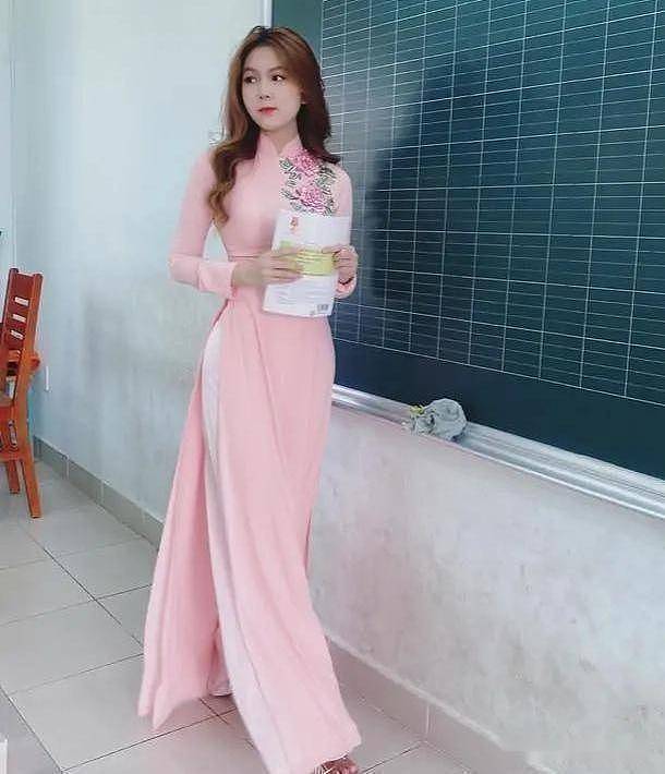 越南美女老师因“健身照”走红，S型身材惹人羡，坚持运动成就了她 - 4
