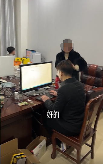 陈亚男近况曝光！离婚做女强人视察工作，开10万车样品间堆满商品 - 3