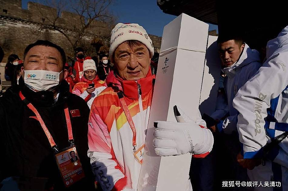 继吴京之后，成龙也成为北京冬奥会火炬手，林依轮晒08年奥运火炬 - 2