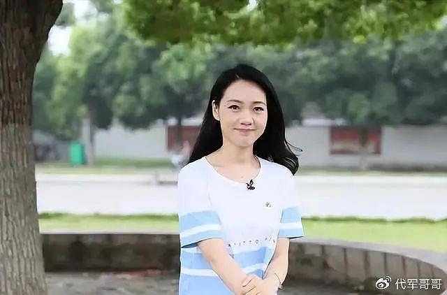 她是著名美女主持人，嫁给神秘老公生下三个孩子，50岁宛如少女 - 15