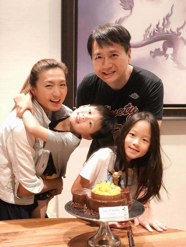 TVB老夫少妻林祖辉姚嘉妮结束18年婚姻，女方身材美貌仍在巅峰 - 5