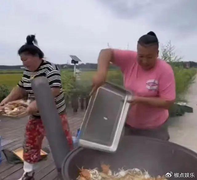 太离谱！曝东北雨姐稻田蟹造假塌房！连夜下架视频，造假细节曝光 - 2