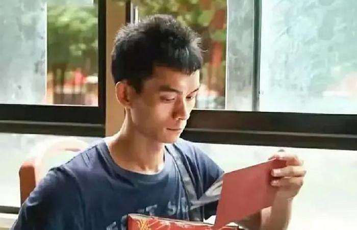 停止内耗吧！第16次参加高考的唐尚珺，真的是孤勇者吗？ - 1