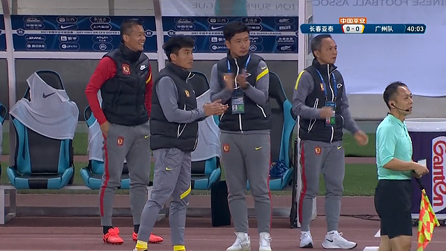 广州队2-0！郑智穿着球鞋稳坐教练席，黄博文笑眯眯的，青春风暴 - 6