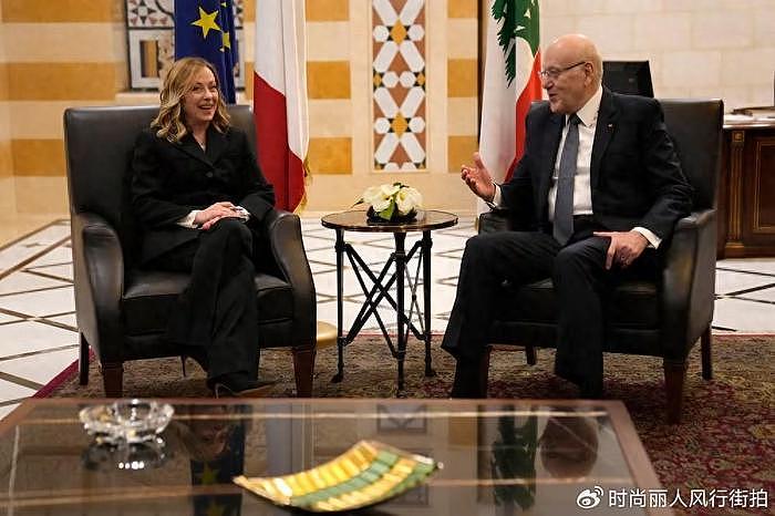 糗大了！黎巴嫩总理把意大利女总理秘书当成总理，还拥抱送吻面礼 - 1