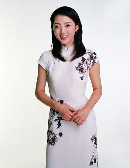 与初恋隐婚生子的杨丹，31岁成气象小姐，央视就职24年却非正式工 - 8