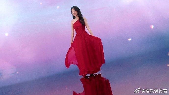 杨紫这次真的让人眼前一亮，红色纱裙不仅颜色鲜艳吸睛… - 2