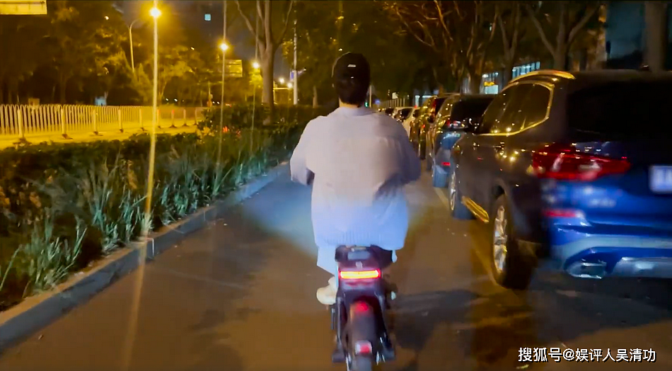 马嘉祺最后一个为刘耀文庆生，刘耀文满16岁后终于骑了电动车 - 2