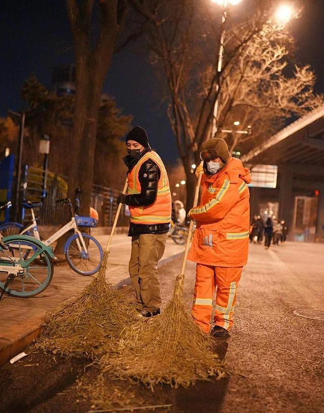 众星腊八节凌晨5点扫大街，韩红带队做公益，为千名环卫工送温暖 - 5