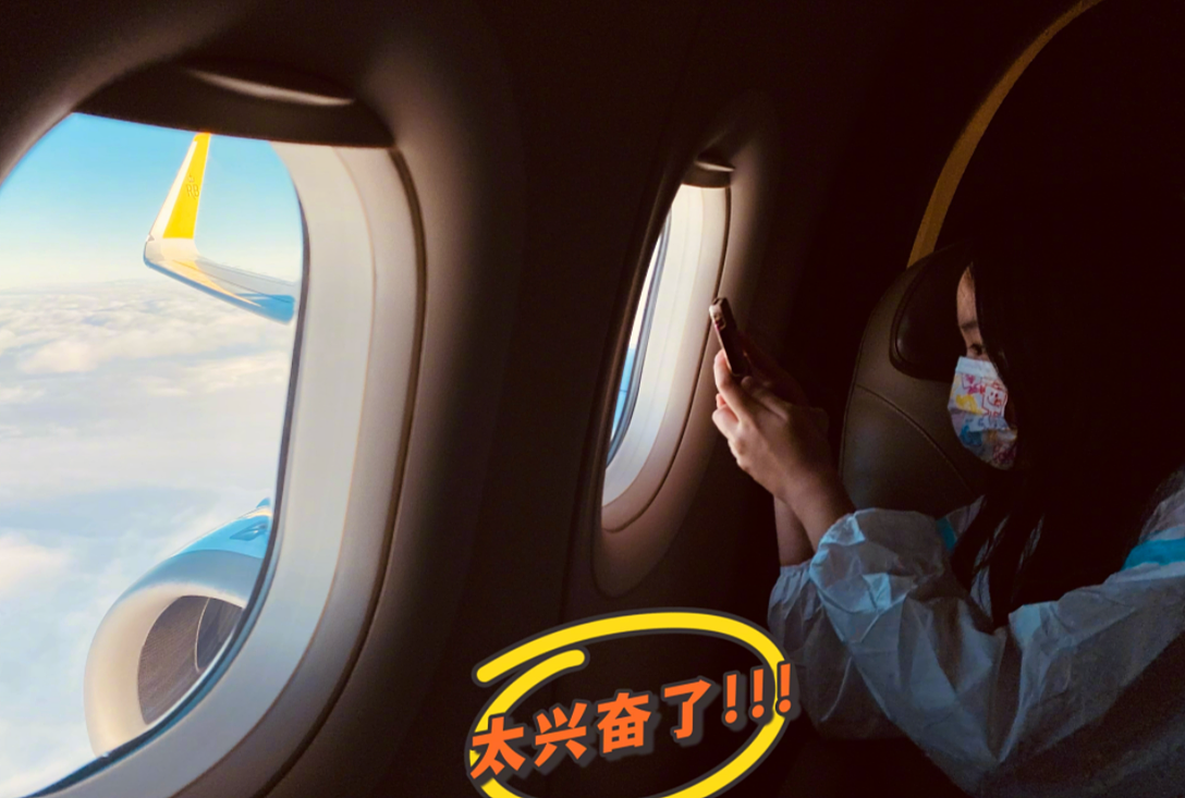 吴尊时隔2年和家人来中国，机舱空荡无人疑包机，行李箱堆成小山 - 9
