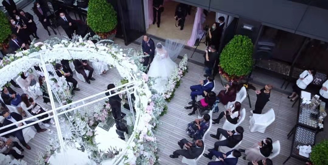 恭喜！陈法拉前夫薛世恒今日在半岛酒店正式完婚，新娘是圈外人 - 10
