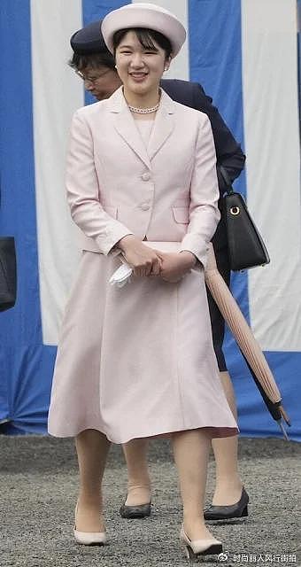 日本皇室出席游园会！雅子皇后蓝套装好美，爱子粉裙不输佳子公主 - 12