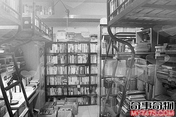 复旦学霸宿舍成图书馆 陈天翔每月买书钱够买两个肾