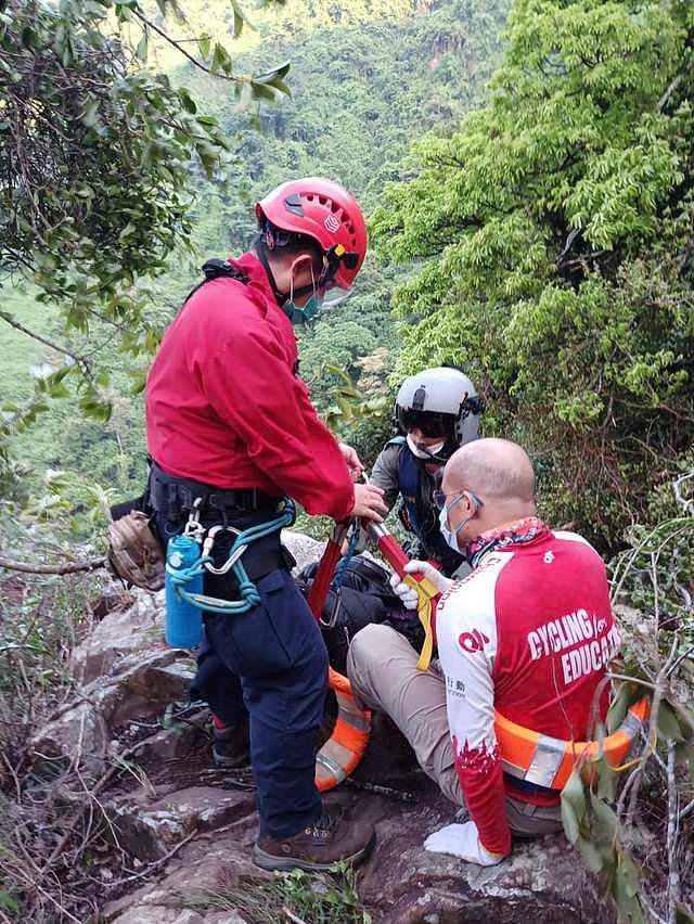 65岁“珠宝大王”卢仲辉去世，爬山时意外坠下百米悬崖，伤势惨重 - 8