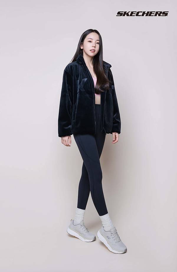 韩国女艺人安昭熙拍代言品牌最新宣传照 穿冬季外套展现暖暖氛围感 - 1