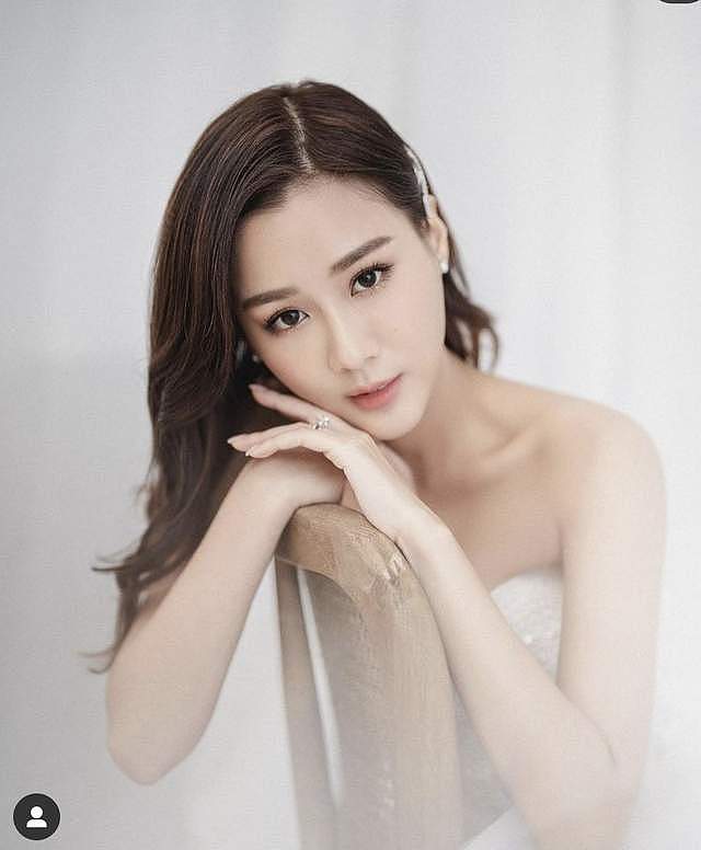 28岁TVB女星陈诗欣举办婚礼，与学霸老公相恋多年，两人跪地敬茶 - 2