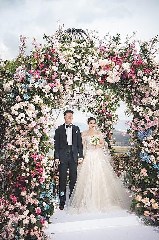 孙艺珍在结婚两年后，再次穿上了婚纱，网友称赞，身材和气场没变 - 6