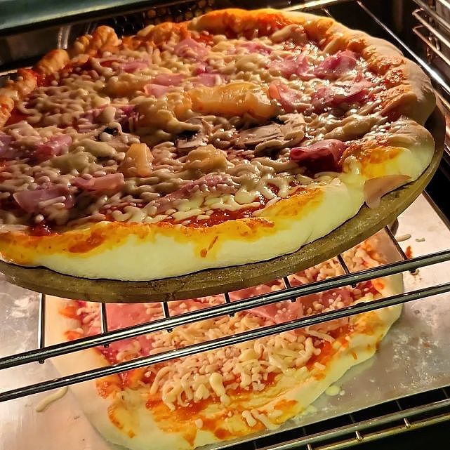 TVB全面停工男艺人与子女在家制作披萨 一家人一起下厨增进感情 - 9