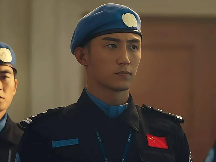 今日中，黄景瑜在影片中饰演的队长十分具有看点，你期待他的表现吗？ - 5